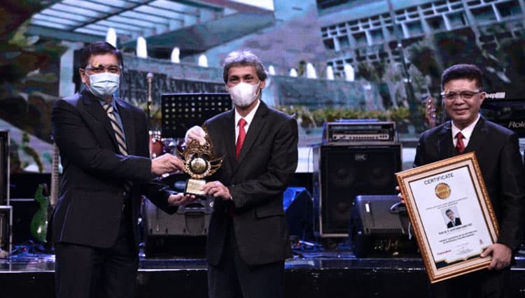 Kementerian PUPR RI Raih Tiga Penghargaan Anugerah Indonesia Property &amp; Bank Award 2020